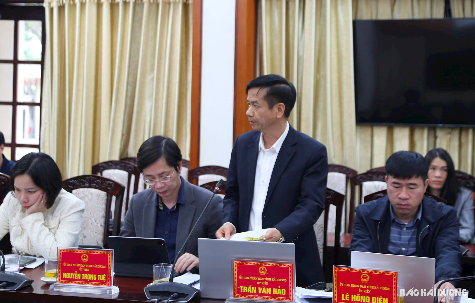 Giám đốc Sở Công thương Trần Văn Hảo trình bày tờ trình thành lập cụm công nghiệp Thái Tân