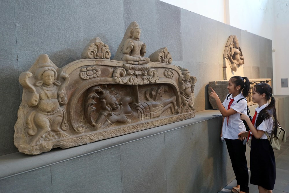 Exploring national treasures at Da Nang Museum of Cham Sculpture hinh anh 1