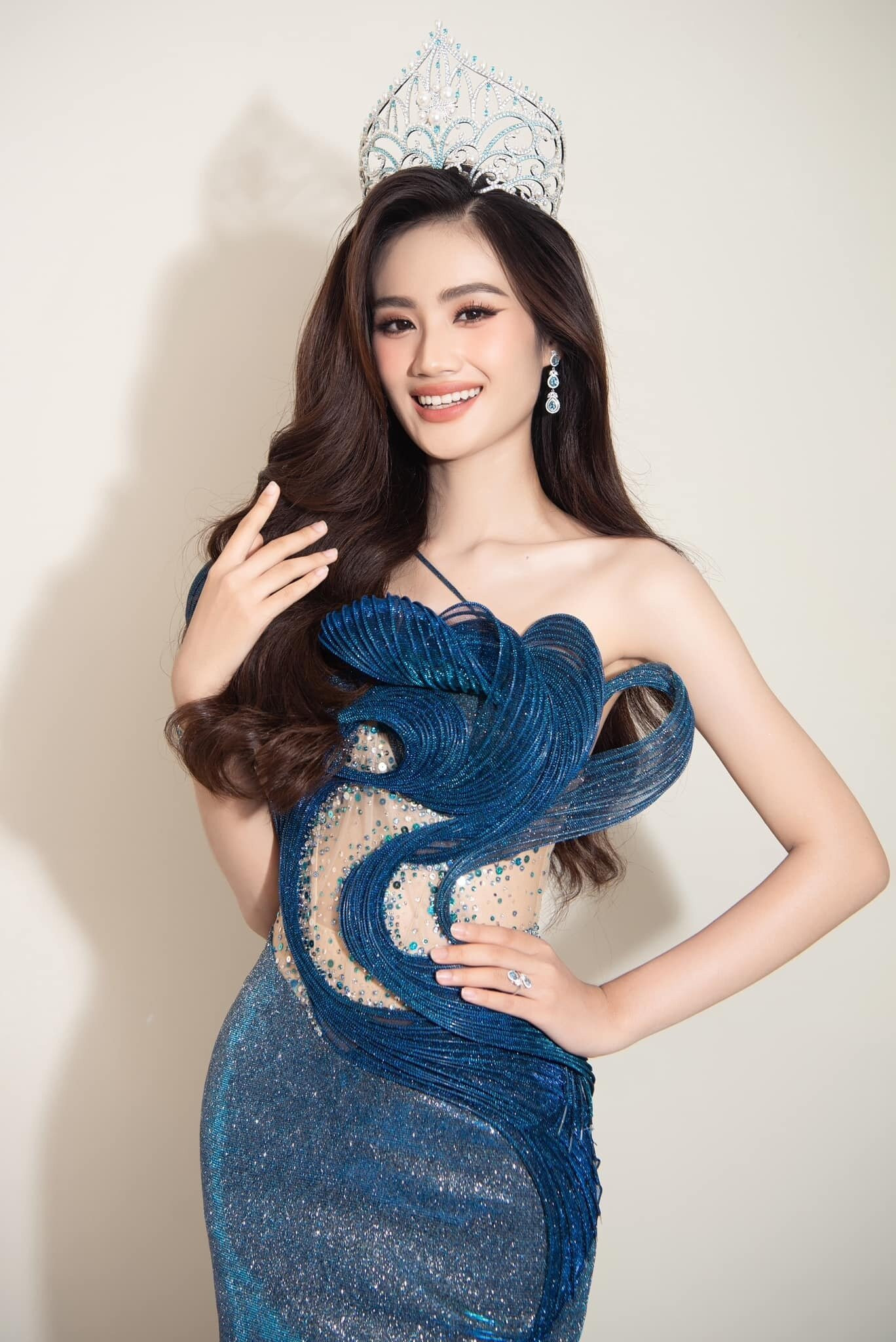 Ý Nhi sẽ đại diện Việt Nam tham dự Miss World lần thứ 72.
