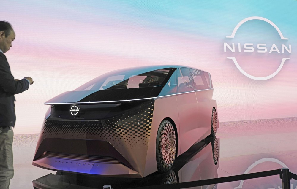 Xe minivan của Hãng Nissan trưng bày tại Triển lãm Japan Mobility Show 2023 tại Tokyo, Nhật Bản, ngày 25/10/2023. (Ảnh: Kyodo/TTXVN)