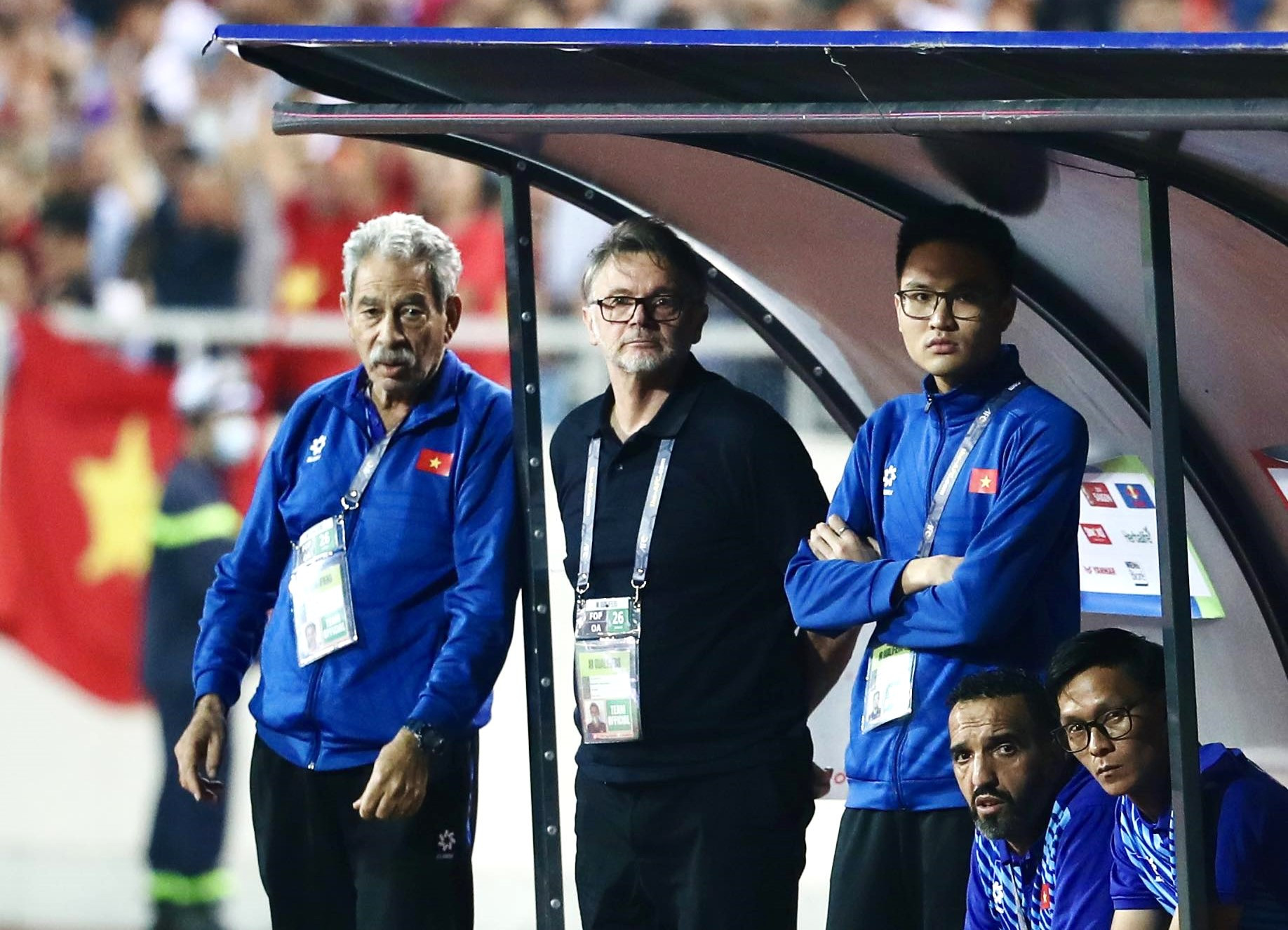 HLV Troussier trong trận thua 0-3 trước Indonesia trên sân Mỹ Đình tối 26-3 - Ảnh: HOÀNG TÙNG