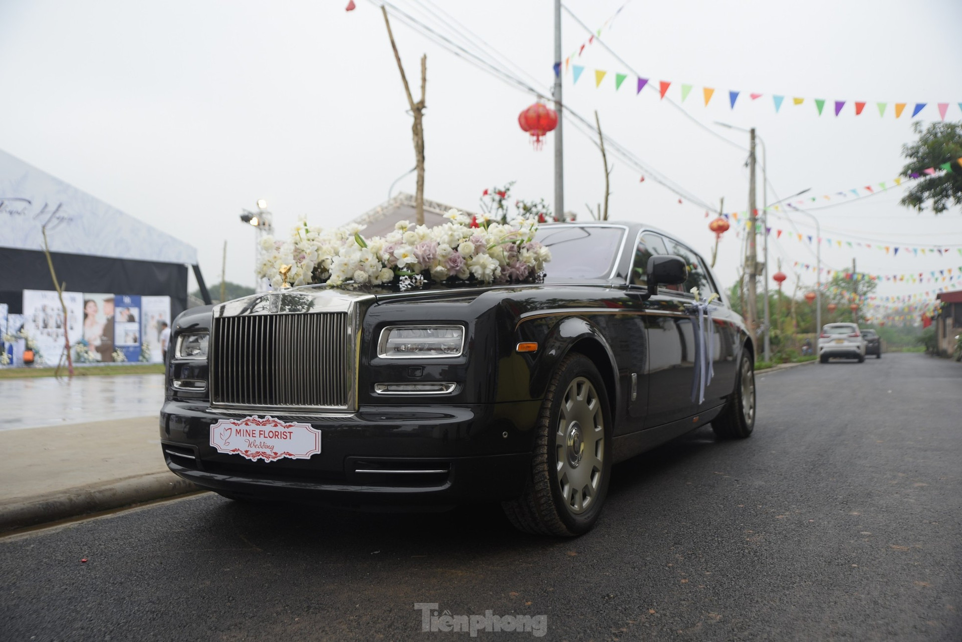 Quang Hải dùng xe 16 tỷ đồng đón cô dâu Chu Thanh Huyền ảnh 3