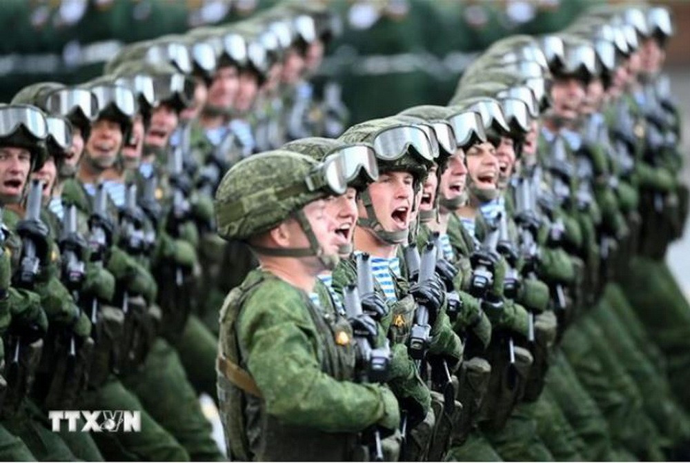 Binh sỹ Nga tham gia một buổi lễ duyệt binh. (Ảnh: AFP/TTXVN)