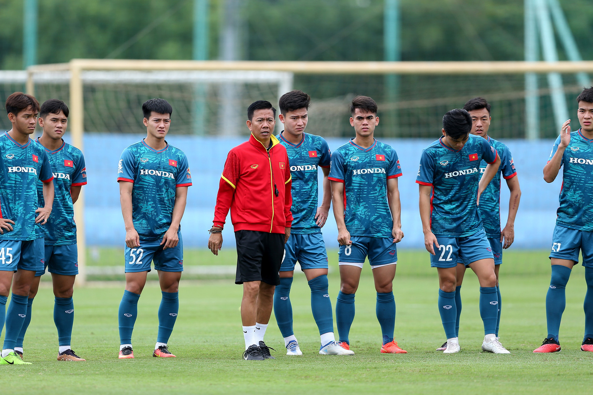 HLV Hoàng Anh Tuấn cho gọi tập trung đội hình U23 Việt Nam với nhiều cầu thủ xuất sắc nhất lứa tuổi - Ảnh: HOÀNG TÙNG