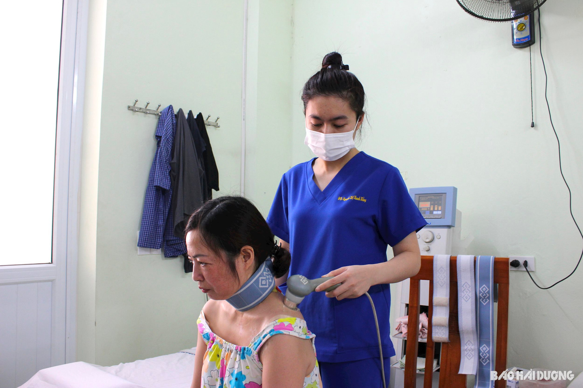 Điều dưỡng Nguyễn Thị Thanh Hằng ở Trung tâm Y tế huyện Ninh Giang (Hải Dương) mong chờ được hỗ trợ hàng tháng. Ảnh: 