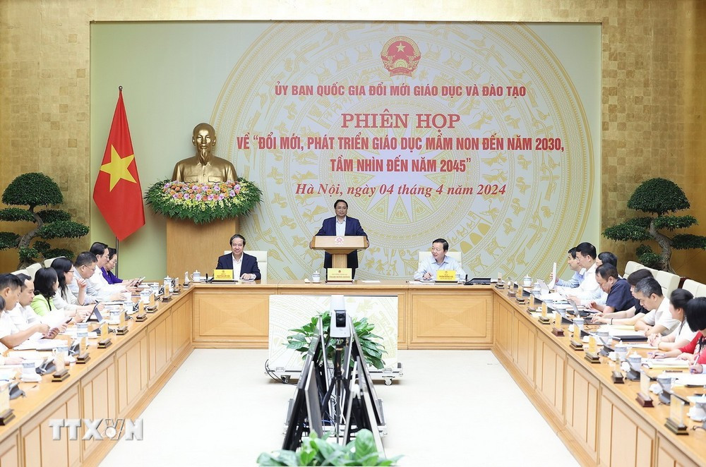 Thủ tướng Phạm Minh Chính, Chủ tịch Ủy ban Quốc gia Đổi mới Giáo dục và Đào tạo chủ trì phiên họp. (Ảnh: Dương Giang/TTXVN)