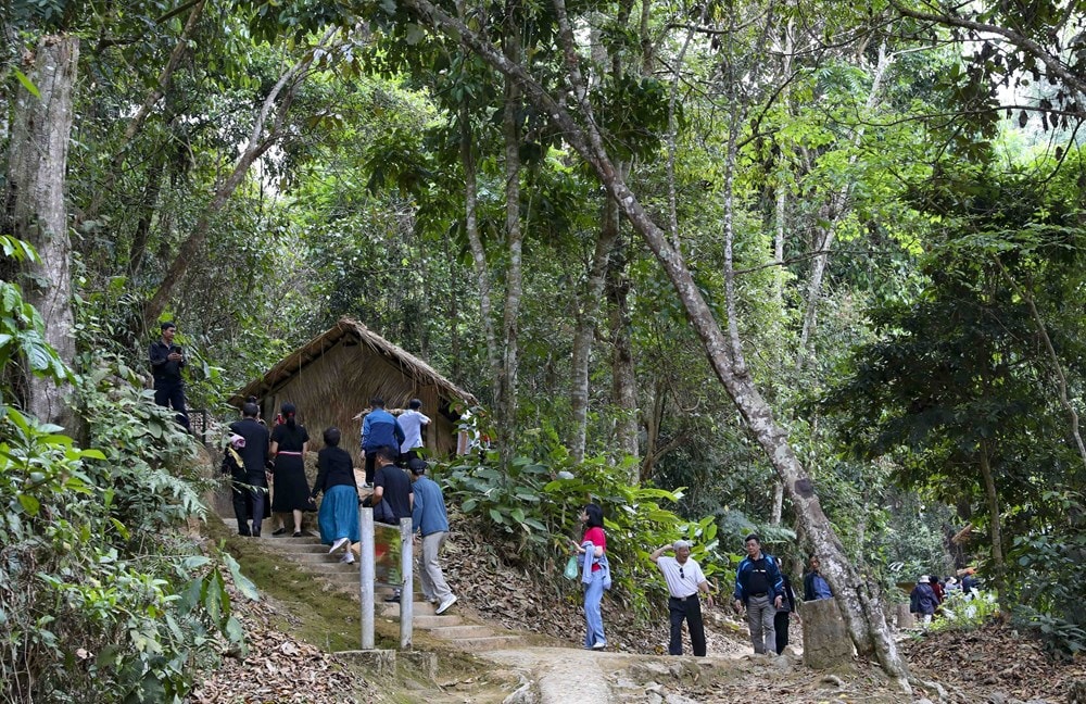 Returning to Muong Phang revolutionary base area hinh anh 4