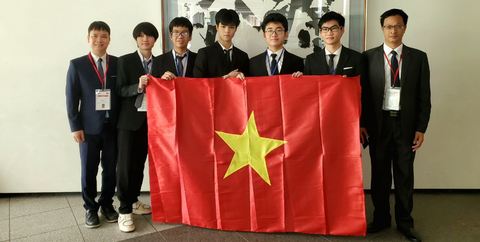 Đội tuyển Việt Nam dự Olympic vật lý quốc tế năm 2023 - Ảnh: MOET