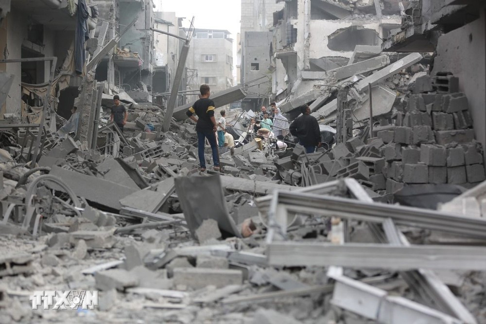 Cảnh đổ nát sau không kích của Israel xuống trại tị nạn Maghazi ở Dải Gaza, ngày 4/4. (Ảnh: THX/TTXVN)