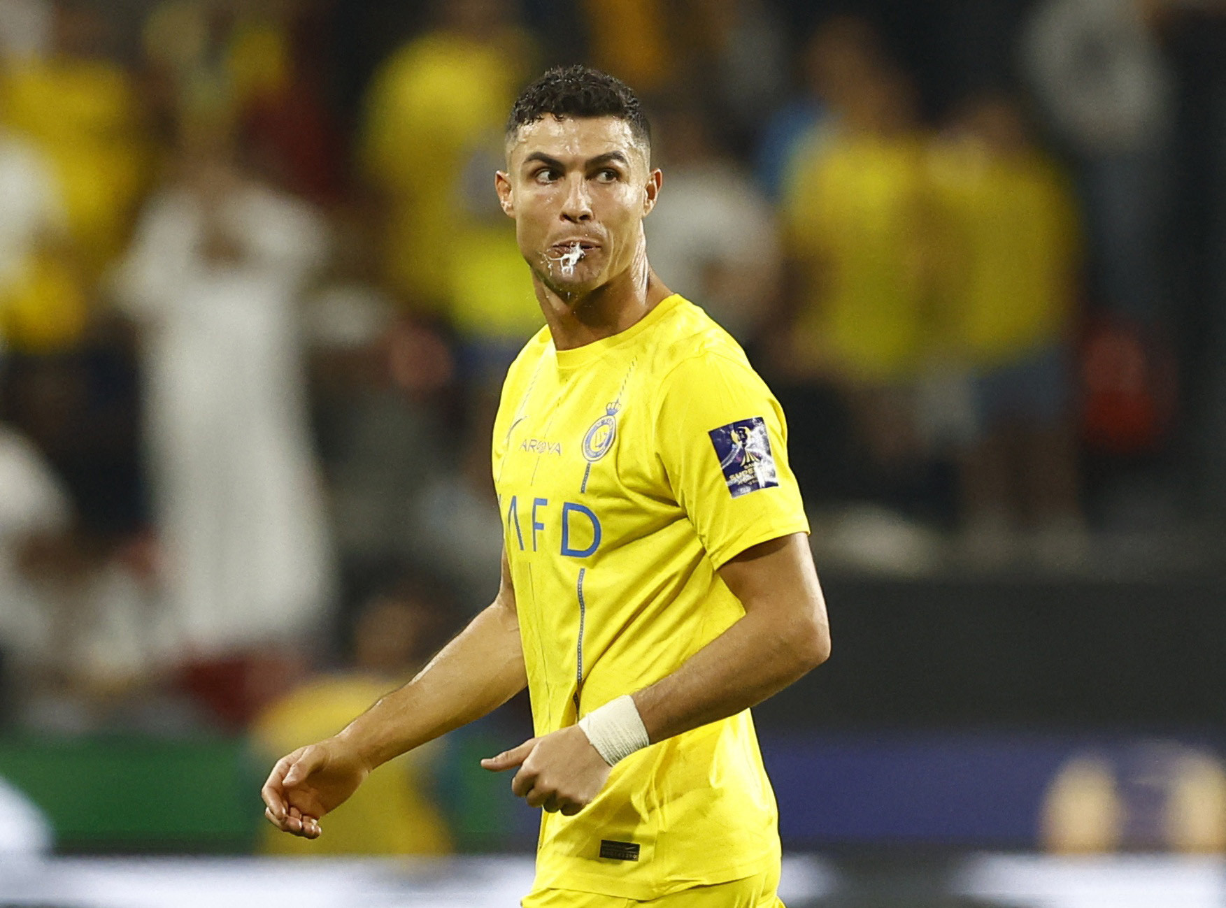 Thái độ của Ronaldo sau khi bị đuổi khỏi sân - Ảnh: REUTERS