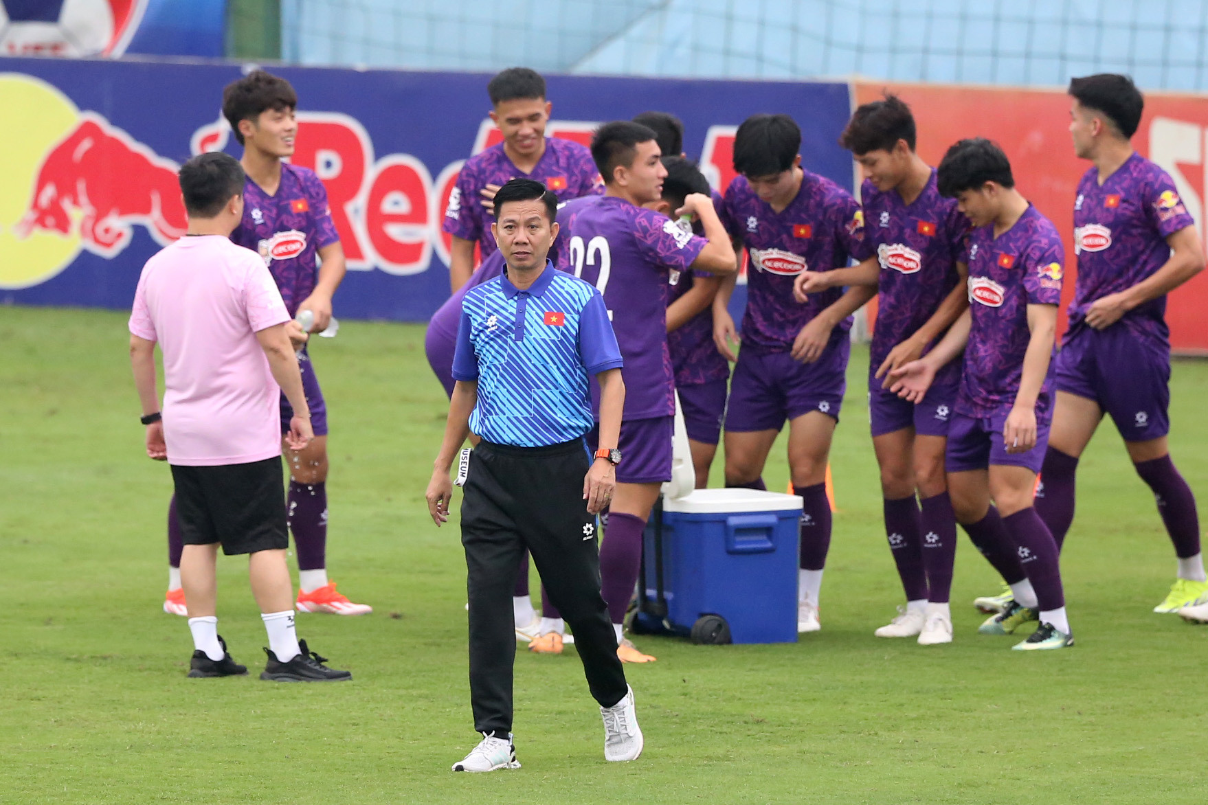 HLV Hoàng Anh Tuấn chỉ chốt danh sách chính thức U23 Việt Nam tham dự VCK U23 châu Á vào ngày 16-4 - Ảnh: HOÀNG TÙNG
