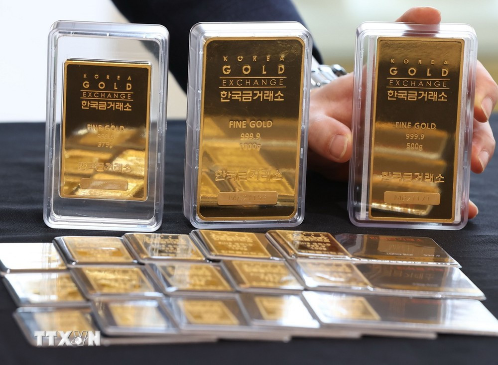 Vàng miếng được giới thiệu tại Sàn giao dịch vàng ở Seoul, Hàn Quốc. (Ảnh: Yonhap/TTXVN)