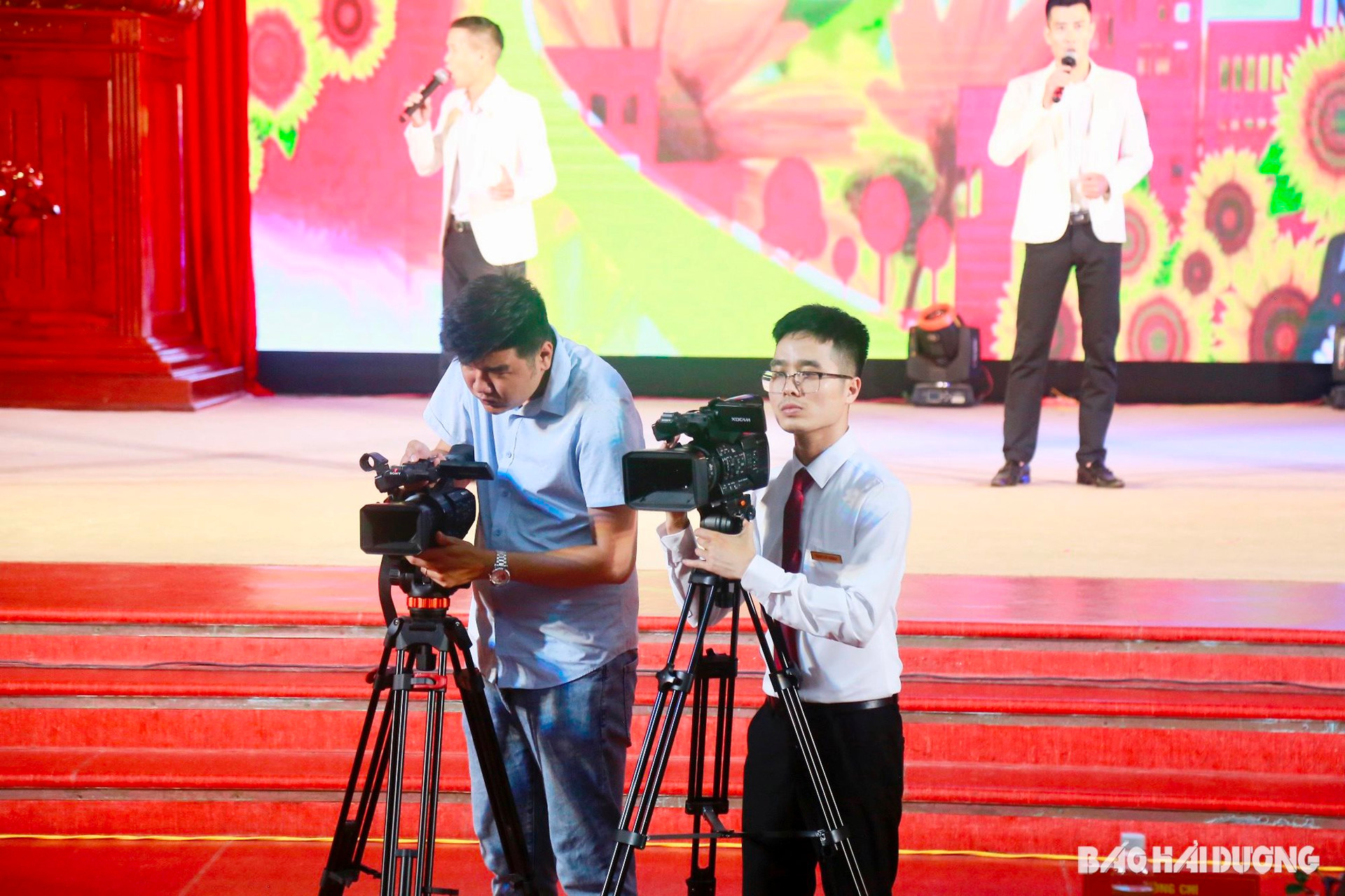 Lễ kỷ niệm được livestream trên các nền tảng mạng xã hội của báo Lai Châu
