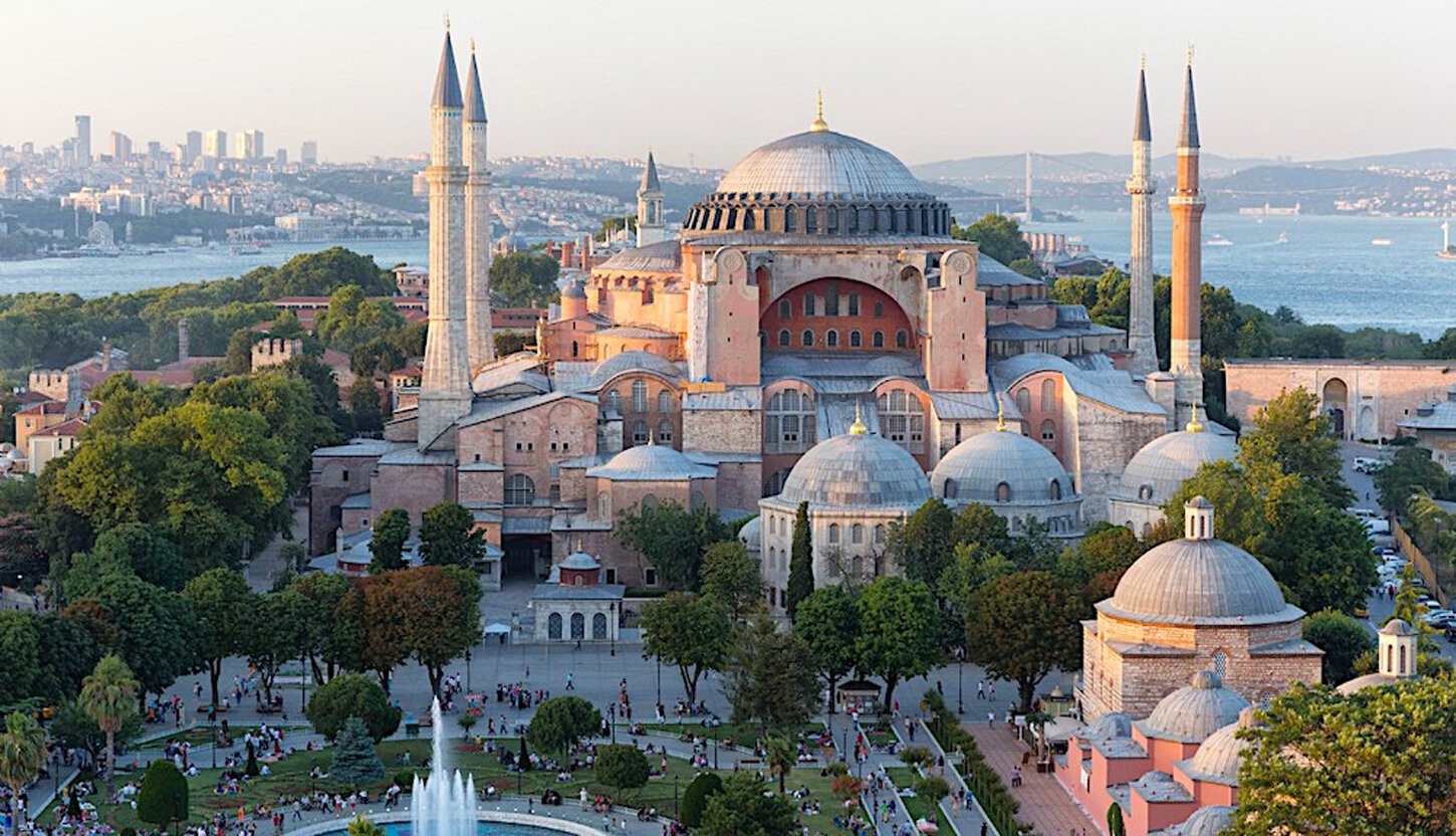 Hagia Sophia là một trong những tòa nhà thuộc khu vực lịch sử Istanbul được UNESCO công nhận là di sản thế giới - Ảnh: Wikipedia