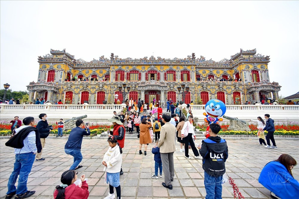 Kien Trung Palace - Residence of last two emperors of Nguyen Dynasty hinh anh 5