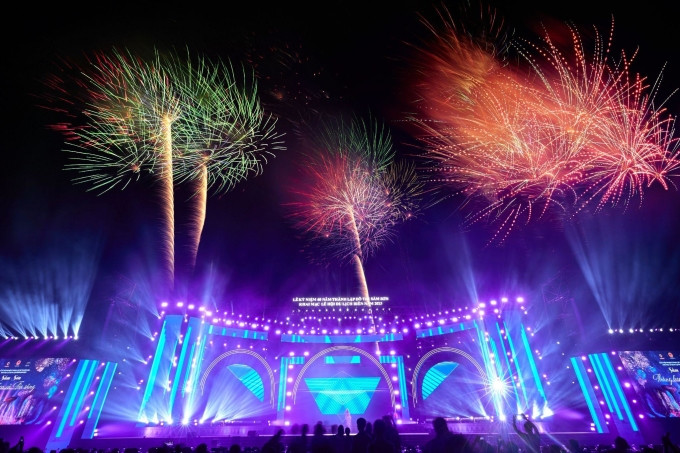 Lễ hội biển Sầm Sơn 2024 sẽ diễn ra tối 27/4 với màn bắn pháo hoa cuối chương trình. Ảnh: Sun Group