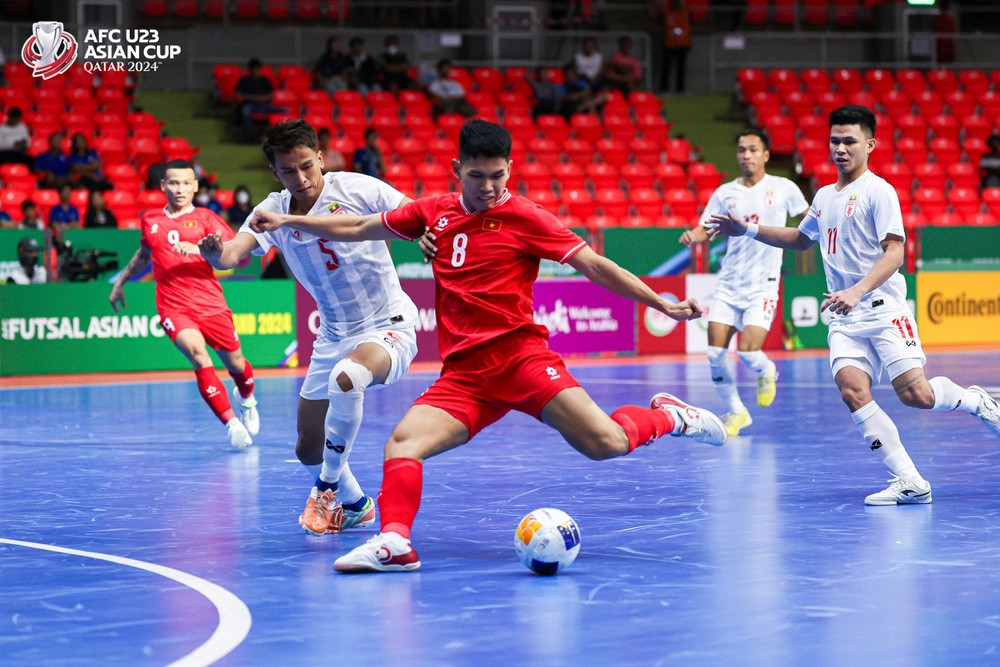 Tuyển Futsal Việt Nam (áo đỏ) chia điểm với Myanmar ở ngày ra quân. (Nguồn: AFC)