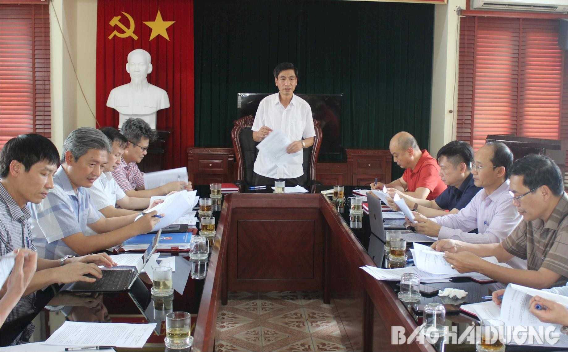 Đồng chí Nguyễn Văn Phú, Ủy viên Ban Thường vụ Tỉnh ủy, Trưởng Ban Dân vận Tỉnh ủy phát biểu tại cuộc họp
