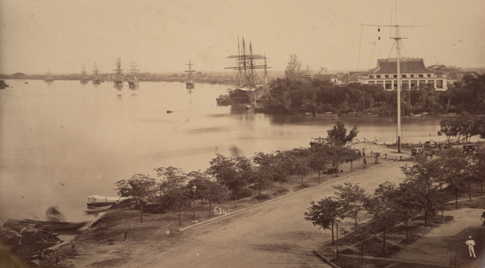Thương cảng Sài Gòn năm 1866, hai năm sau khi được xây dựng, do nhiếp ảnh gia Emile Gsell chụp.