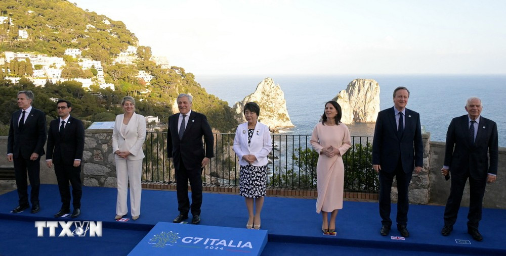 Ngoại trưởng Nhóm G7 chụp ảnh chung tại đảo Capri, Italy ngày 19/4/2024. (Ảnh: AFP/TTXVN)