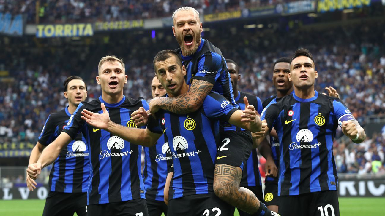 Niềm vui của các cầu thủ Inter Milan sau khi đánh bại đối thủ truyền kiếp AC Milan để lên ngôi - Ảnh: Getty