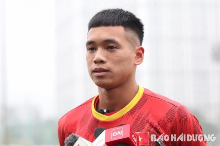 Cầu thủ Nguyễn Mạnh Hưng, quê TP Hải Dương, hiện đang khoác áo U23 Việt Nam. Ảnh: VFF
