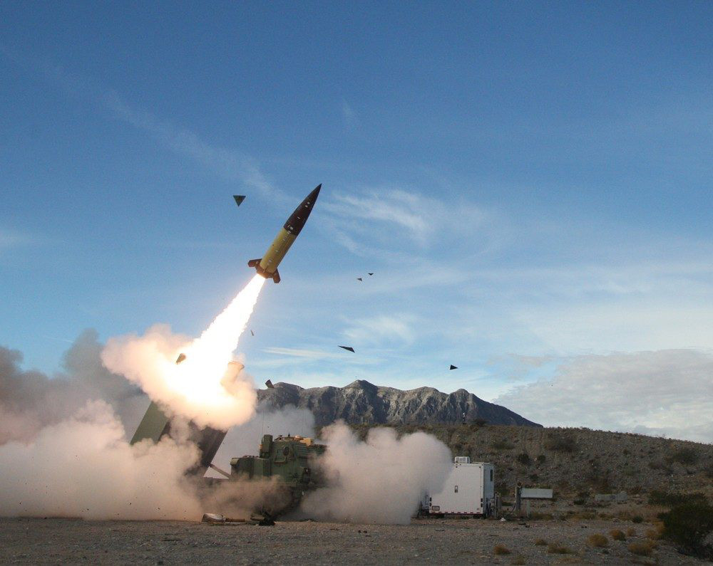 Mỹ có thể lần đầu tiên chuyển tên lửa tầm xa ATACMS cho Ukraine trong gói viện trợ quân sự sắp tới. Trong ảnh: phiên bản của tên lửa ATACMS được thử nghiệm vào tháng 12-2021 tại New Mexico, Mỹ - Ảnh: US Army