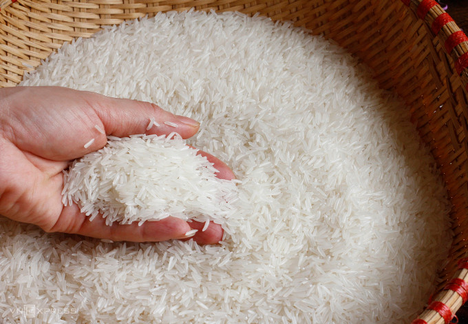 Cám gạo giúp bong nhựa mít hiệu quả. Ảnh: Bùi Thủy