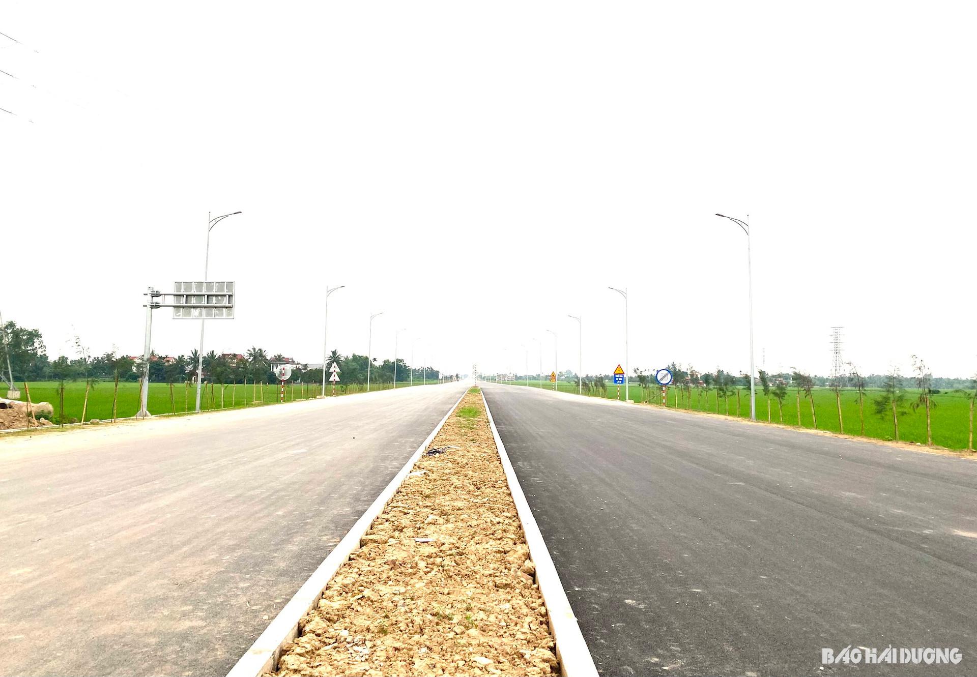 Dự án đường trục Đông – Tây huyện Kim Thành giai đoạn 1 đang dần hình thành, sẵn sàng thông tuyến