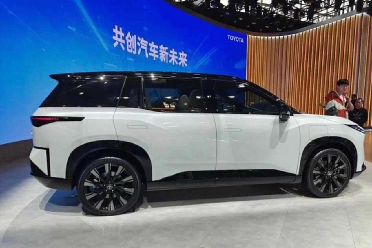 Toyota trình làng bộ đôi xe điện hoàn toàn mới tại Trung Quốc - 7