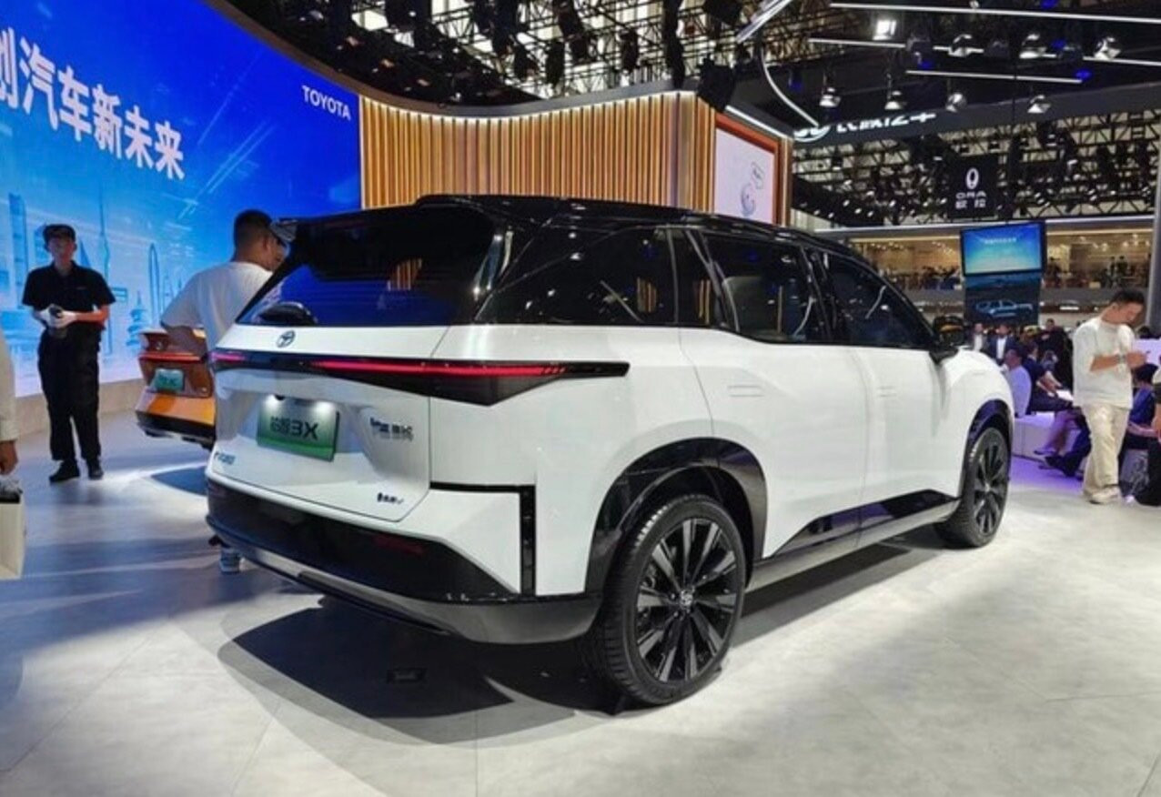 Toyota trình làng bộ đôi xe điện hoàn toàn mới tại Trung Quốc - 8
