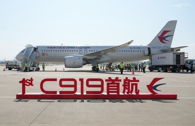 Máy bay C919 thuộc biên chế China Eastern Airlines chờ cất cánh tại Sân bay Hồng Kiều (Thượng Hải) ngày 28/5/2023. Ảnh: AFP