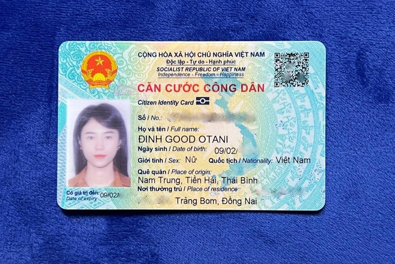 Đinh Good Otani (sinh năm 1995, sống ở Trảng Bom, Đồng Nai) từng bị nhầm là người nước ngoài vì vẻ đẹp lai Tây và cái tên lạ. Ý nghĩa tên gọi này xuất phát từ niềm đam mê xe của cha cô: Good trong Goodyear, một trong những thương hiệu lốp xe lớn nhất thế giới ở Mỹ, còn Otani là loại vỏ lốp xe của Thái Lan. (Ảnh: NVCC)