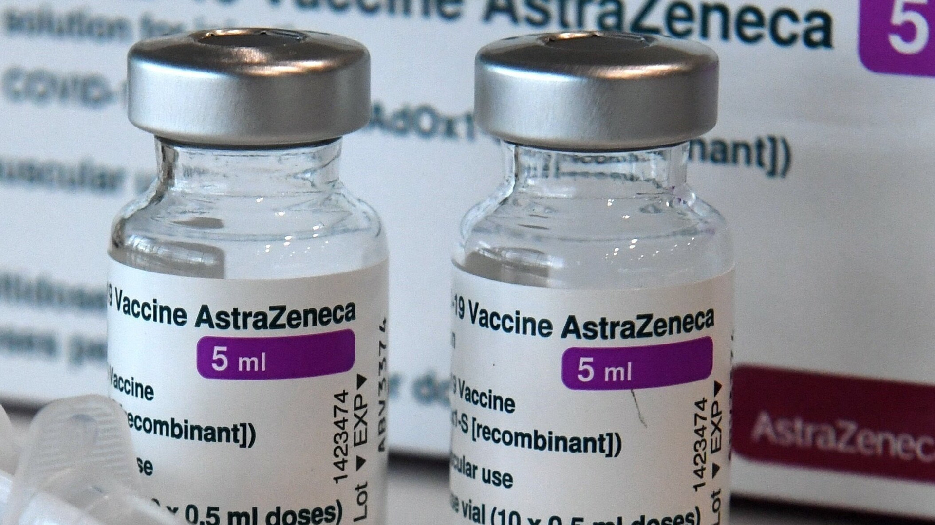 Hãng dược phẩm AstraZeneca lần đầu tiên thừa nhận vaccine COVID-19 của hãng này có thể gây ra tác dụng phụ hiếm gặp có khả năng dẫn đến đông máu, nguy cơ tử vong. (Ảnh: Live Science)