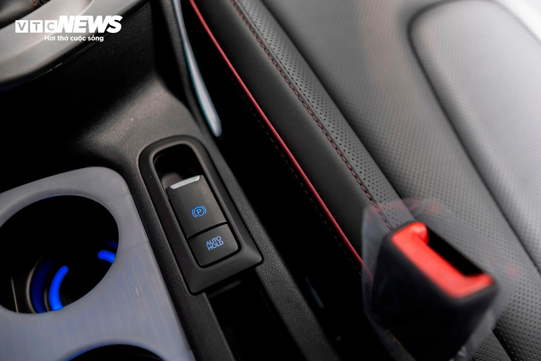 Phanh tay điện tử và hệ thống giữ phanh tự động Auto Hold đã xuất hiện trên Hyundai Stargazer X.