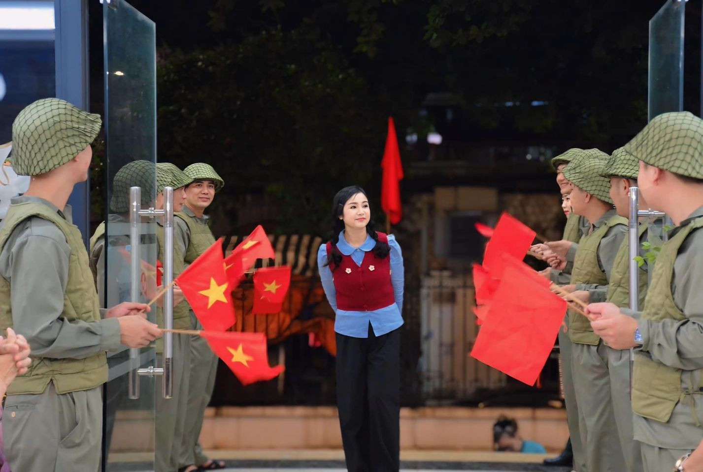Sau 30 năm, NSND Thu Hà kể cảnh kết ấn tượng trong phim kỷ niệm Chiến thắng Điện Biên Phủ- Ảnh 4.