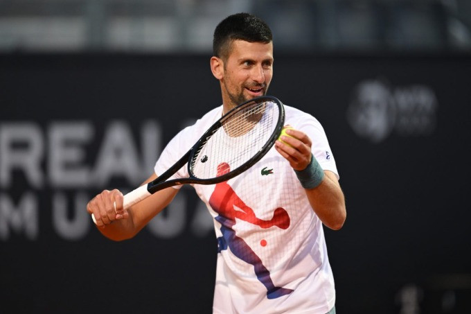 Djokovic trong trận đánh tập với Dimitrov tại Rome hôm 8/5. Ảnh: ATP