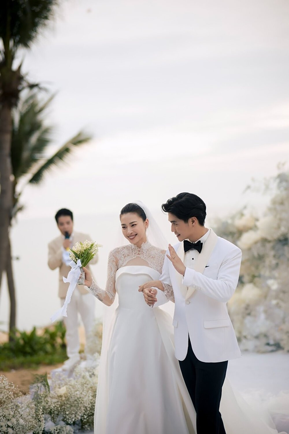 Ngô Thanh Vân tổ chức đám cưới vào tháng 5/2022 tại Đà Nẵng. Cô bày tỏ sau hơn 10 năm chờ đợi với sự cô đơn cùng nhiều quan niệm cũ về việc lập gia đình, Huy Trần đã xuất hiện như định mệnh của cuộc đời.