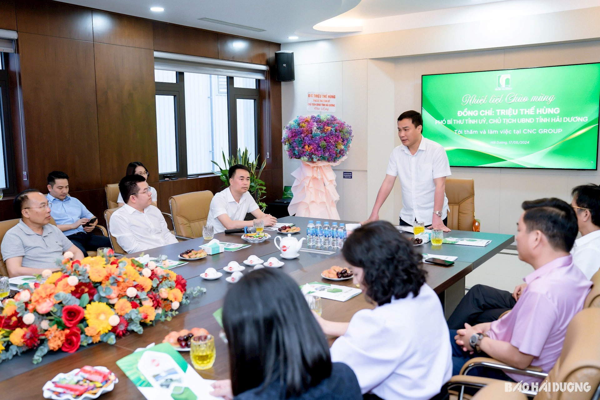 Đồng chí Triệu Thế Hùng, Phó Bí thư Tỉnh ủy, Chủ tịch UBND tỉnh Hải Dương phát biểu tại buổi làm việc với lãnh đạo Công ty CP Dinh dưỡng Quốc tế CNC