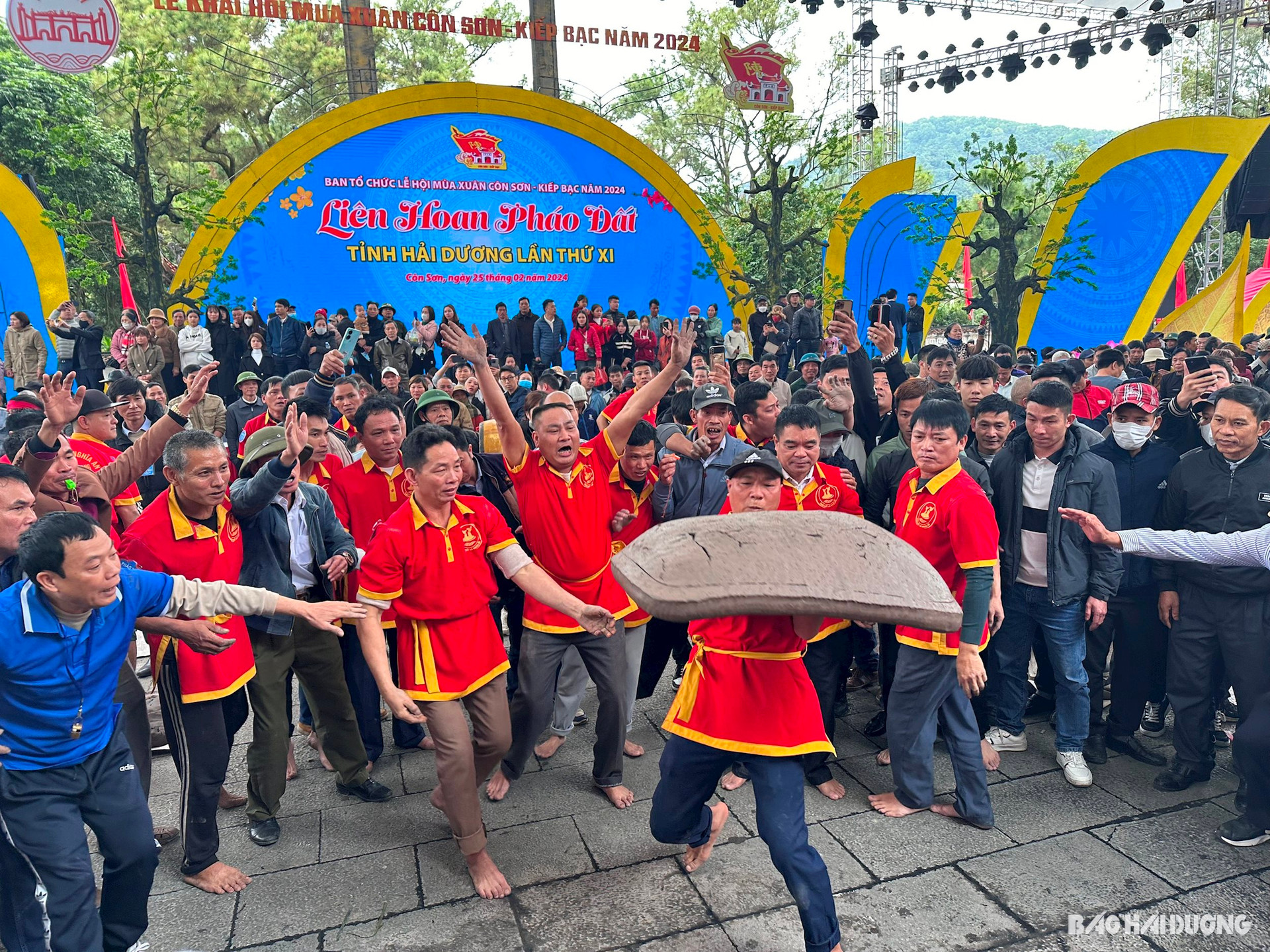 Đội Pháo đất OCOP Nghĩa An (Ninh Giang) tham gia Liên hoan pháo đất tỉnh Hải Dương lần thứ XI (ảnh do cơ sở cung cấp)