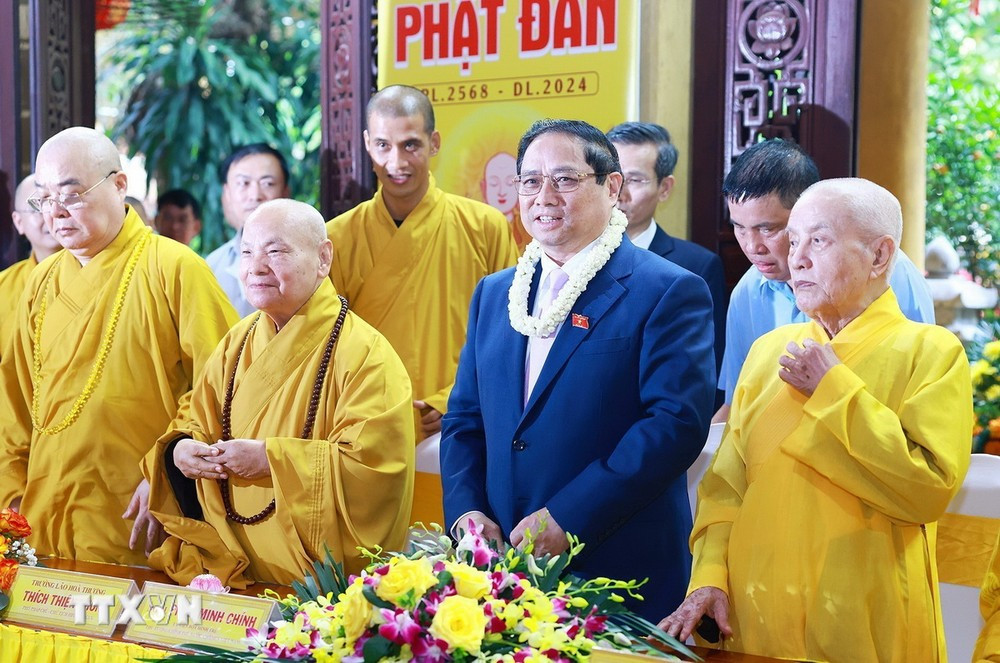 Thủ tướng Phạm Minh Chính chúc mừng các chức sắc, tăng ni nhân dịp Đại lễ Phật đản-Phật lịch 2568. (Ảnh: Dương Giang/TTXVN)