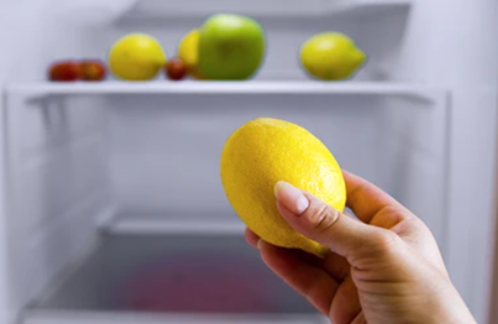 Chanh hiệu quả trong việc khử mùi tủ lạnh (Ảnh: Shutterstock)