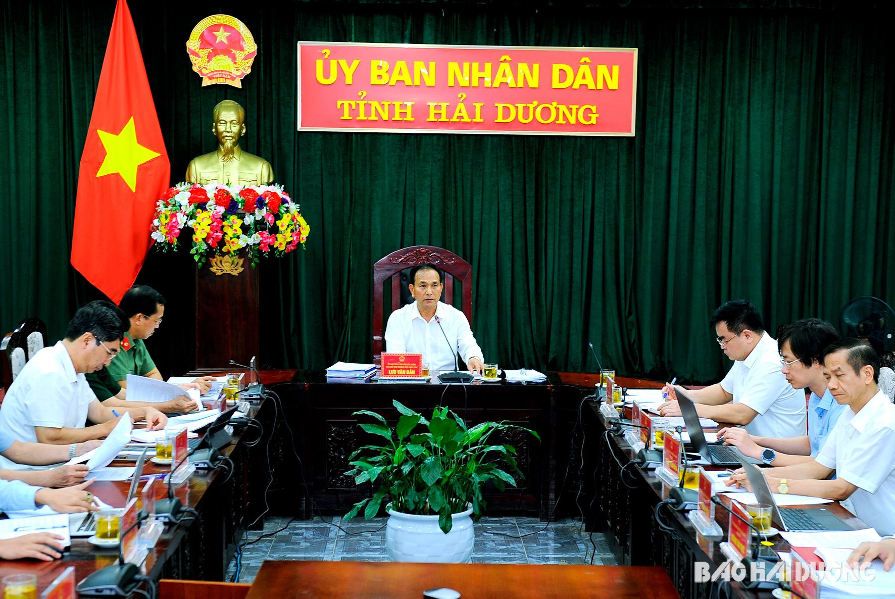Phó Chủ tịch Thường trực UBND tỉnh Lưu Văn Bản chủ trì phiên họp UBND tỉnh tháng 5 (lần 4)