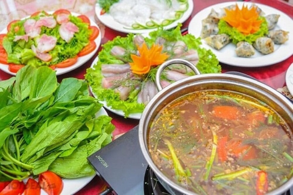 Lẩu cá khoai là món một món ăn bổ dưỡng đại diện cho nền ẩm thực vốn đã phong phú của Quảng Bình.