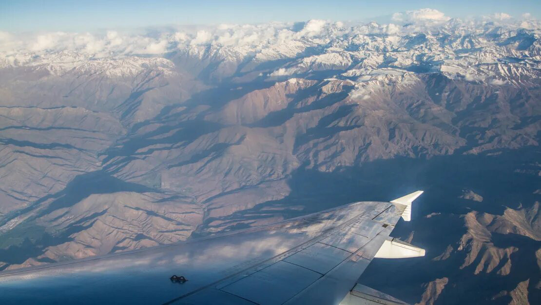 Khi đi vào Santiago, bạn sẽ bị hớp hồn bởi khung cảnh đẹp mê hồn của dãy Andes - Ảnh: CNN