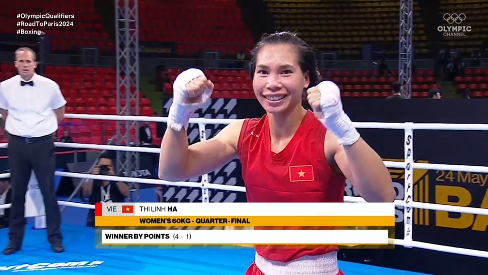 Niềm vui của Hà Thị Linh sau khi giúp boxing Việt Nam tiến gần thêm suất thứ 2 dự Olympic 2024 - Ảnh: TTVN