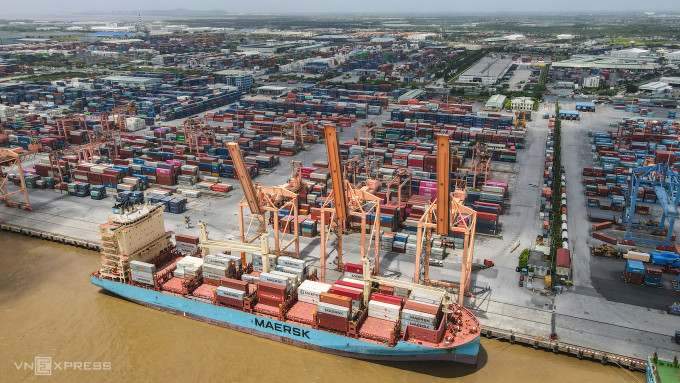Xuất nhập khẩu hàng hoá tại cảng Tân Vũ - Hải Phòng. Ảnh: Giang Huy