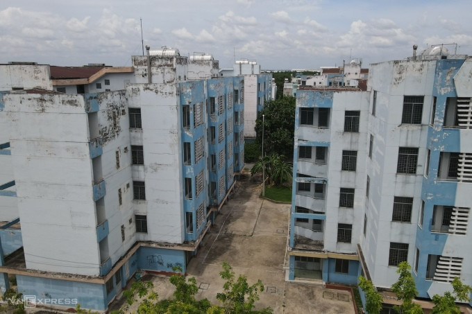 Khu tái định cư Vĩnh Lộc B (huyện Bình Chánh) quy mô hơn 1.900 căn, nhưng đang bỏ trống gần 80%, tháng 6/2024. Ảnh: Thanh Tùng