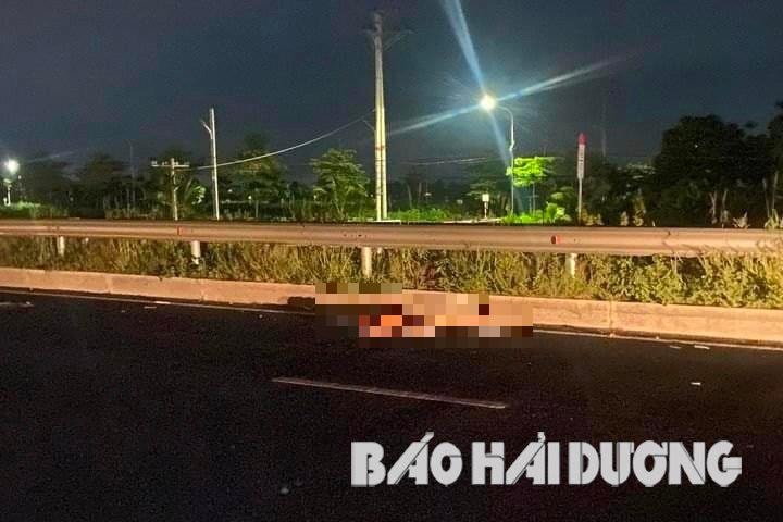 Đi bộ trên quốc lộ 5 lúc nửa đêm, người đàn ông ở Kim Thành bị ô tô tông tử vong