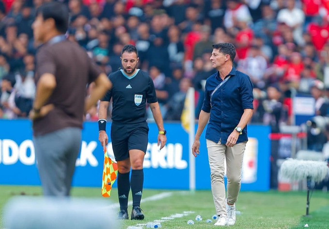 HLV Jesus Casas trong trận Iraq thắng Indonesia 2-0 ở lượt năm bảng F vòng loại hai World Cup 2026. Ảnh: IFA